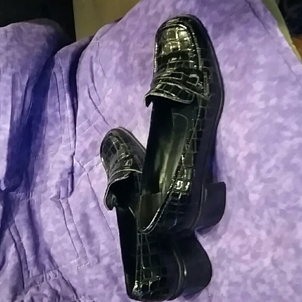 Black shoes size 8.5 medium